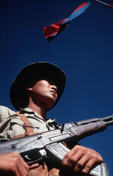 Soubor:Viet Cong soldier DD-ST-99-04298.jpg