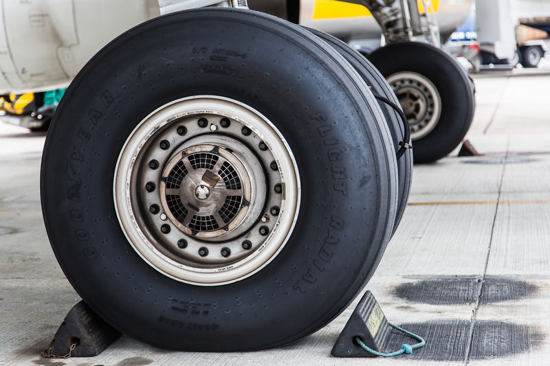 Soubor:Airbus A318 Landing Gear (8604009277).jpg