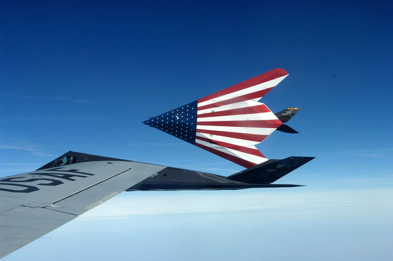 Soubor:American Flag F-117 Nighthawks.jpg