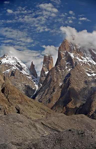 Soubor:Trango Towers 2.jpg