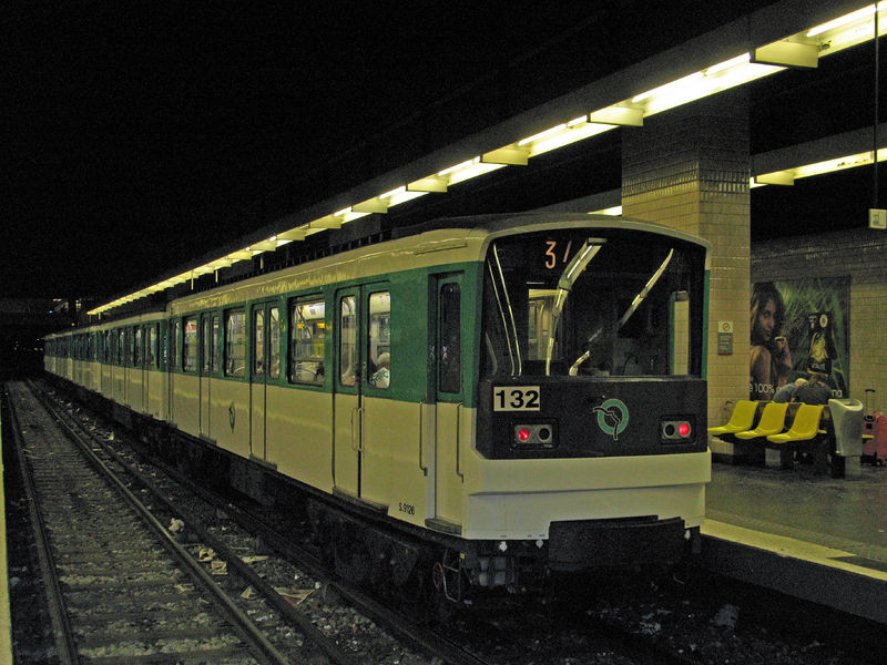 Soubor:Île-de-France RATP MP 67 n°132 M3 Gallieni.jpg