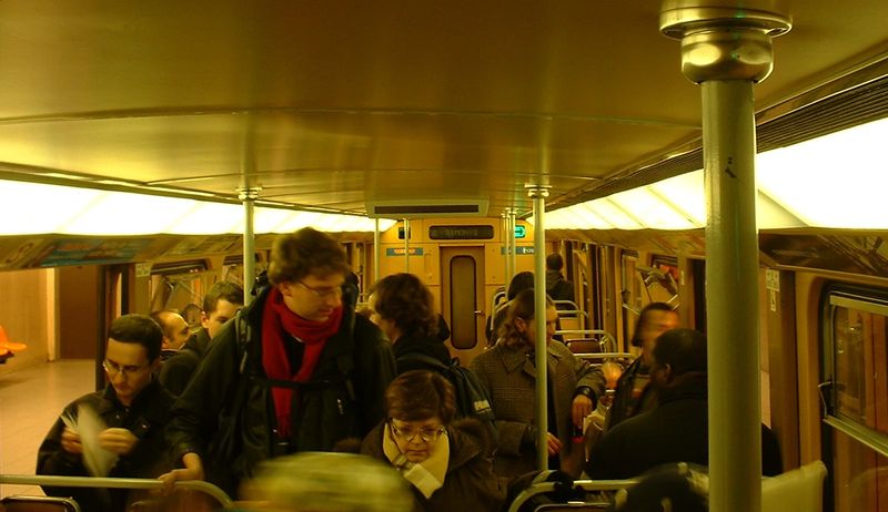 Soubor:Brüssel In der U-Bahn.jpg