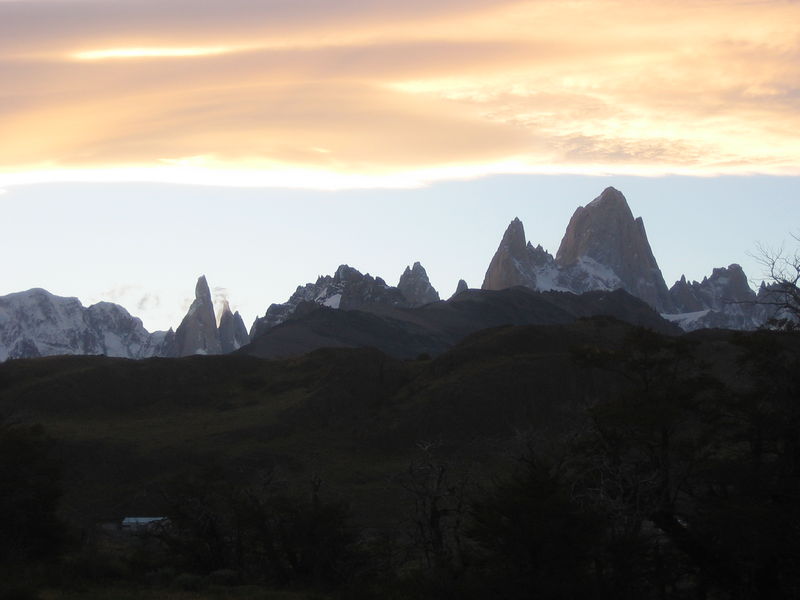 Soubor:Fitz Roy und Cerro Torre.jpg