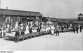 Bundesarchiv R 67 Bild-02-004, Kriegsgefangenenlager Crossen, Krankenlager im Freien.jpg