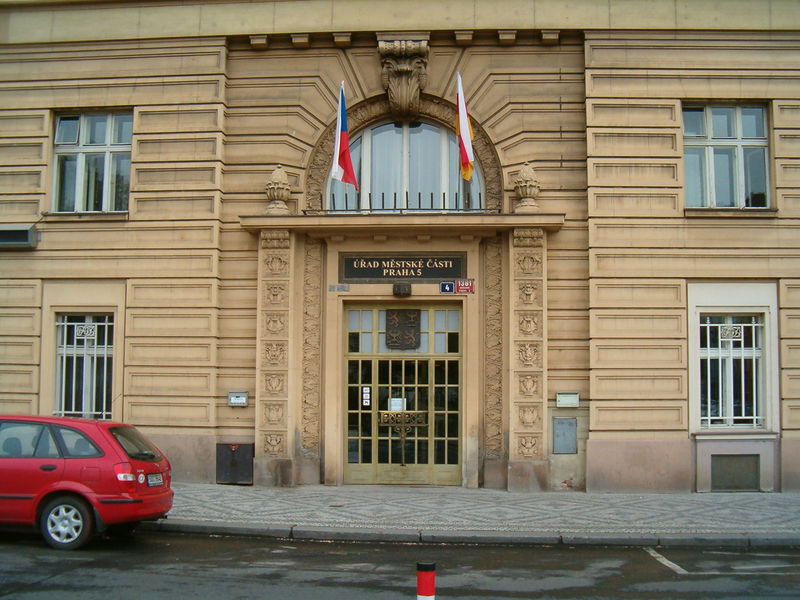 Soubor:Praha 5, town hall2.jpg