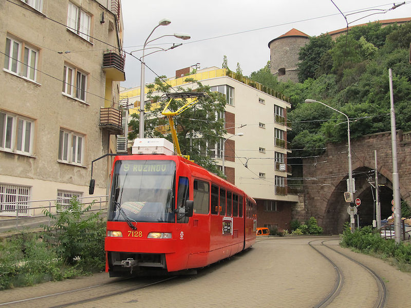 Soubor:Tatra K2S, -7128, DP Bratislava (41900755405).jpg
