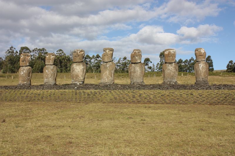 Soubor:Easter Island, Ahu Akivi (6747686253).jpg