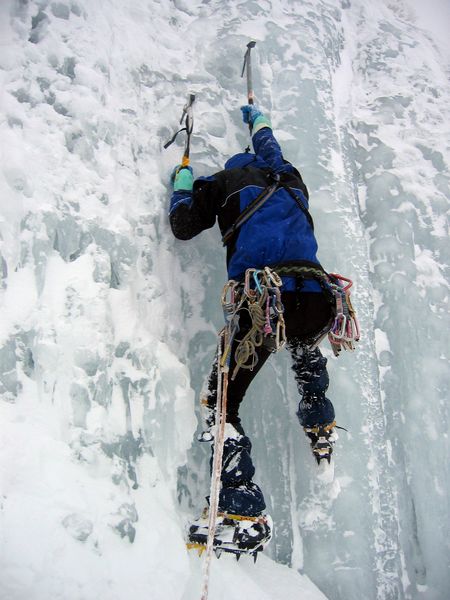 Soubor:Eisklettern kl engstligenfall.jpg