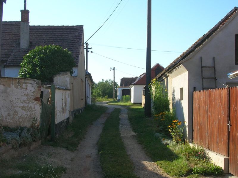 Soubor:Jaromerice nR prilozany ulicka.jpg