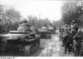 Bundesarchiv Bild 101I-012-0035-11A, Polen, Panzer I und Infanterie.jpg