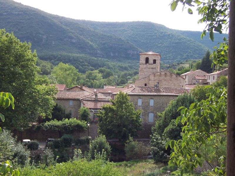 Soubor:Village Lauroux.jpg