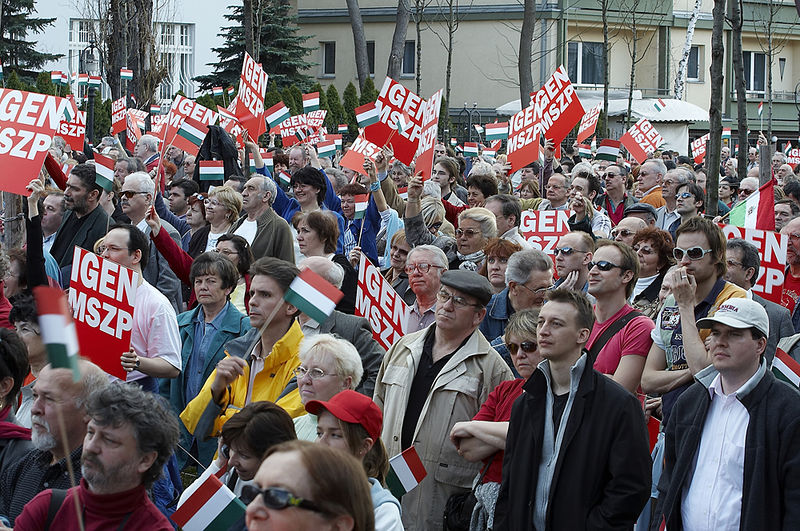 Soubor:MSZP party event-2006-1.jpg