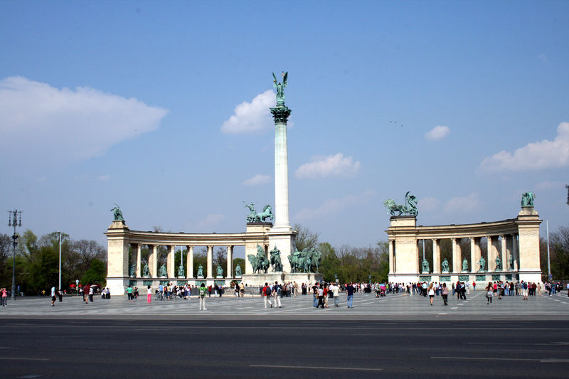 Soubor:Budapest Heroes square 1.jpg