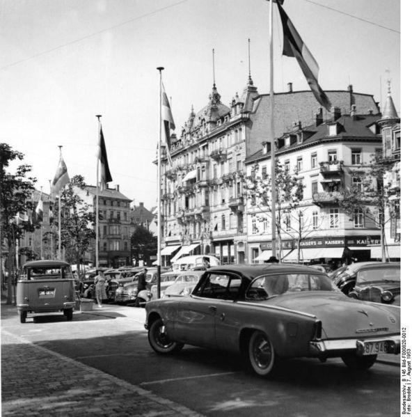 Soubor:Bundesarchiv B 145 Bild-F000820-0012, Baden-Baden, Augustaplatz.jpg