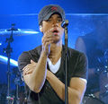 Enrique Iglesias 2007.11.29 4.jpg