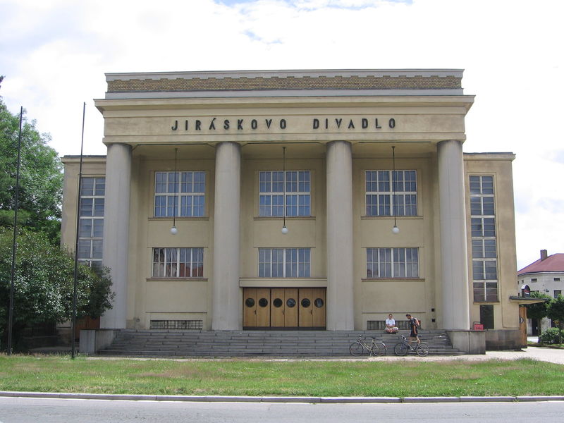 Soubor:Hronov - Theatre.jpg