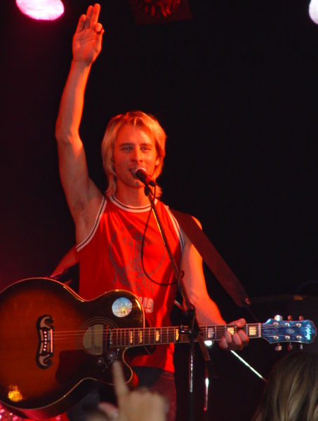Soubor:Chesney Hawkes in 2004.jpg