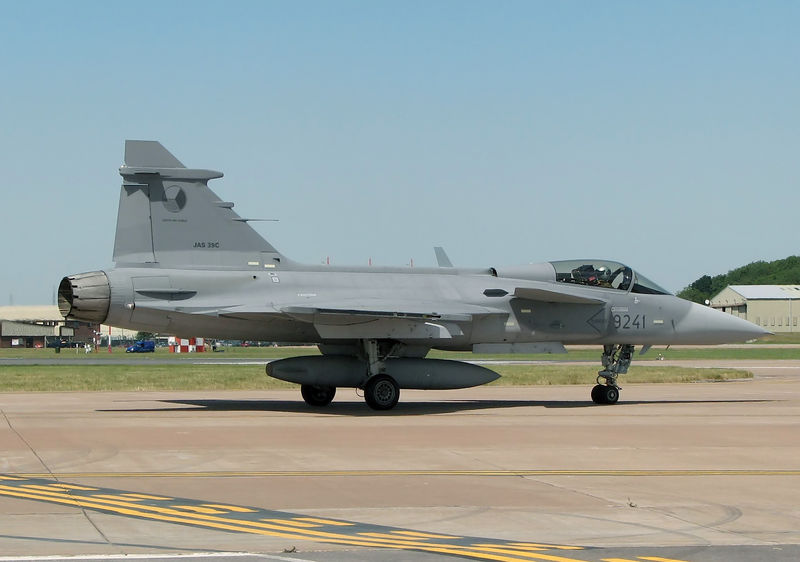 Soubor:Saab.jas39c.gripen.taxi.arp.jpg