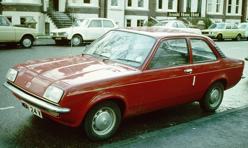 Soubor:Vauxhall Chevette Sedanlette.jpg