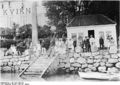 Bundesarchiv N 1572 Bild-1925-128, Polarfahrt Dampfer "München", Balholmen, vor Hotel Kvikne.jpg