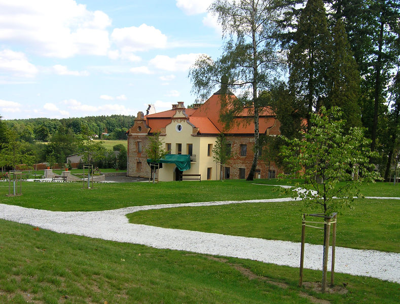 Soubor:Berchtold Castle in Kunice, Vidovice.jpg