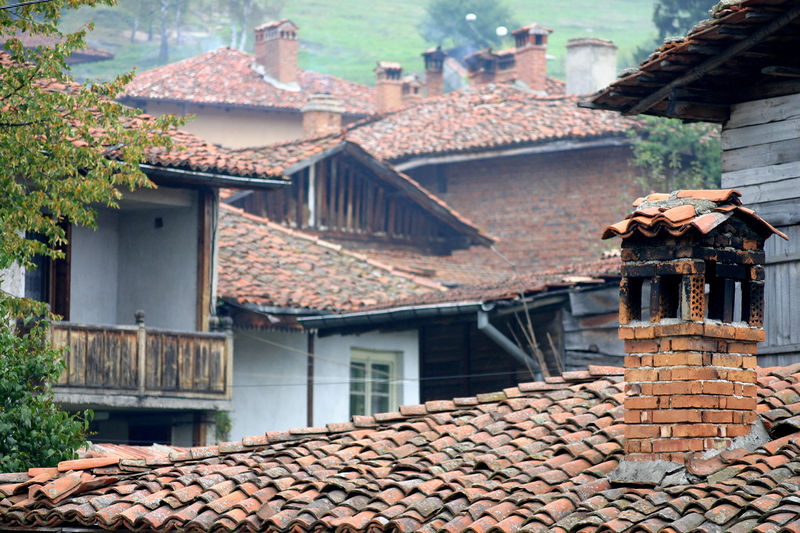 Soubor:Kopvrishtitsa-roofs.jpg