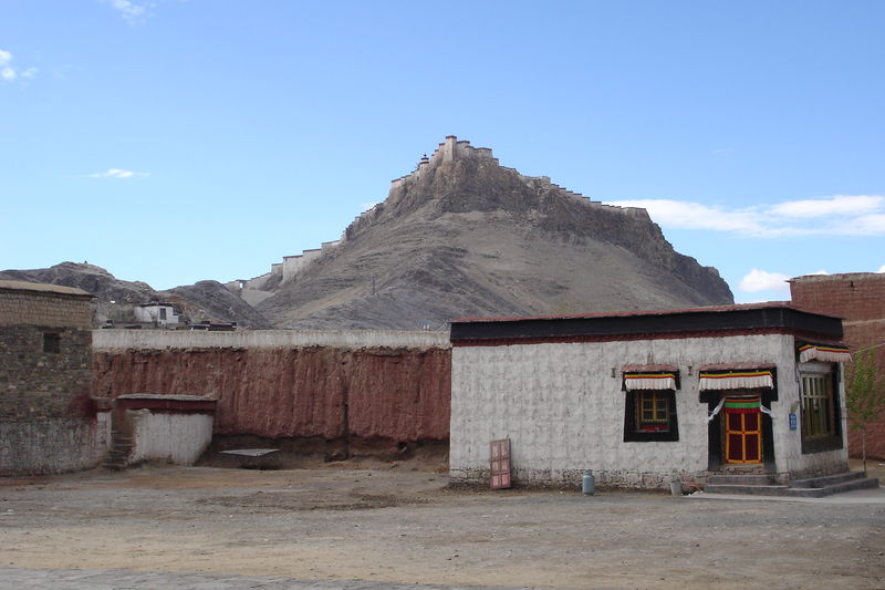 Soubor:Gyantse dzong.jpg