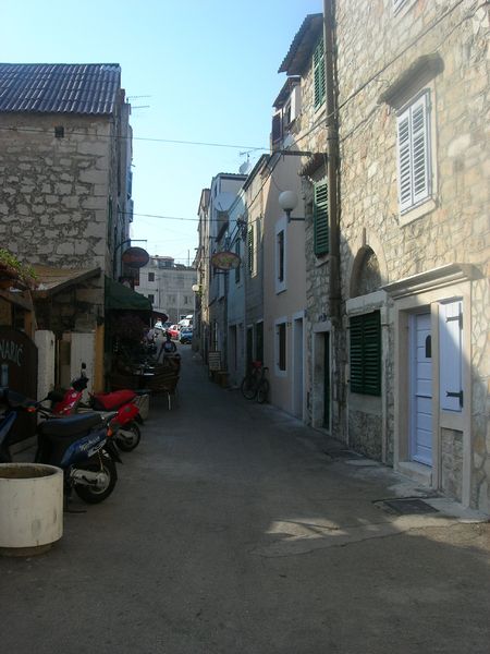 Soubor:Vodice-Architecture.JPG