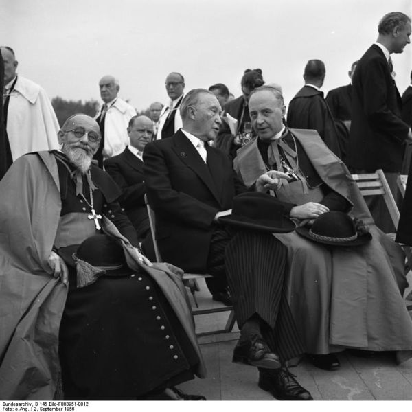 Soubor:Bundesarchiv B 145 Bild-F003951-0012, Köln, 77. Deutscher Katholikentag.jpg