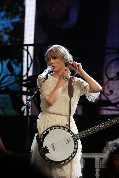 Soubor:Taylor Swift-Speak Now Tour-EvaRinaldi-2012-41.jpg