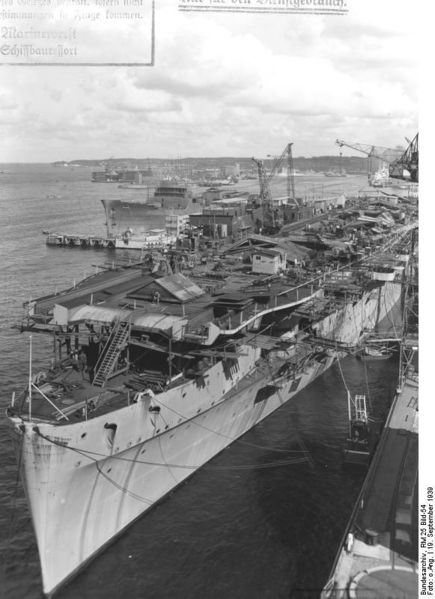 Soubor:Bundesarchiv RM 25 Bild-54, Flugzeugträger "Graf Zeppelin", Bau.jpg