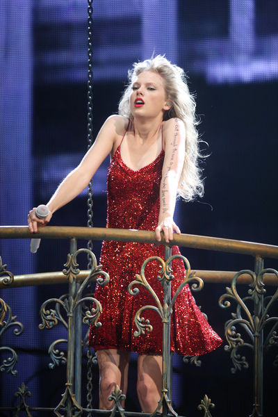 Soubor:Taylor Swift-Speak Now Tour-EvaRinaldi-2012-53.jpg