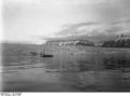 Bundesarchiv N 1576 Bild-004, Spitzbergen-Exkursion, Kajakfahrt.jpg