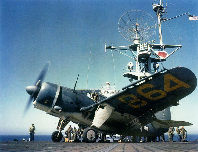 Soubor:Curtiss SB2C take off.jpg