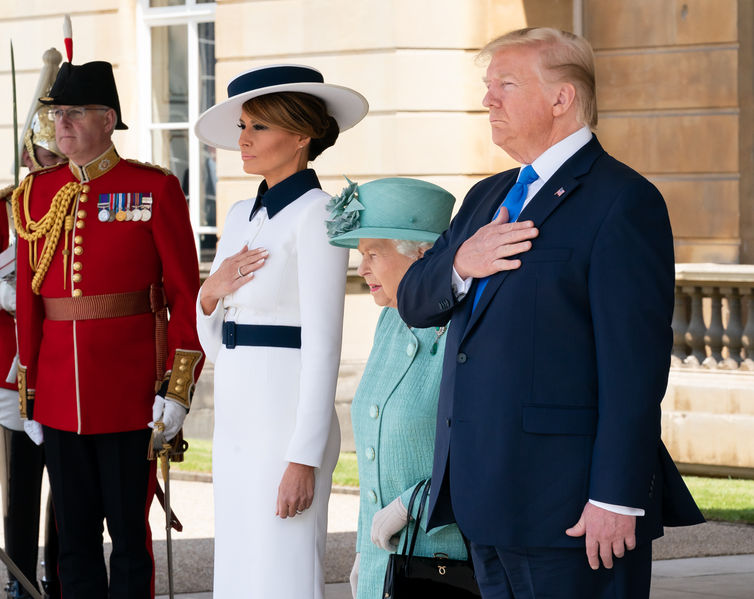 Soubor:President Trump and First Lady Melania Trump's Trip to the United Kingdom (48000120943).jpg