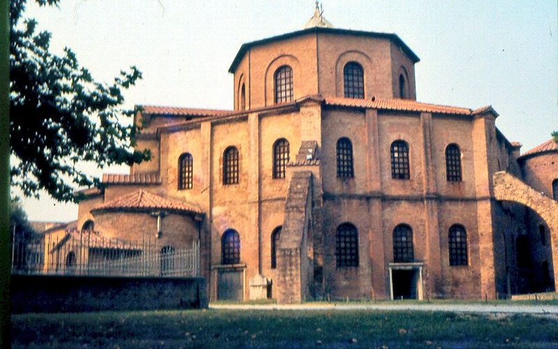 Soubor:San Vitale Ravenna.jpg