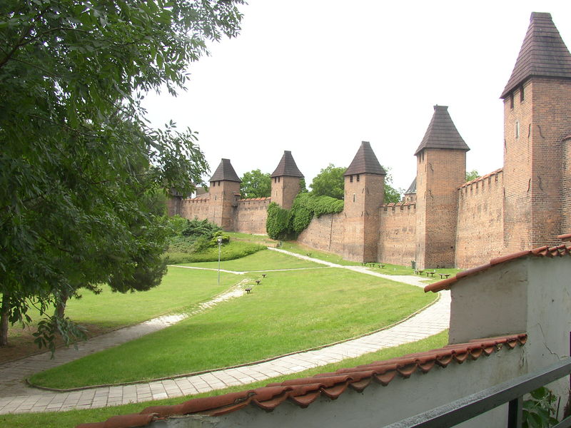 Soubor:Nymburk CZ town walls.JPG