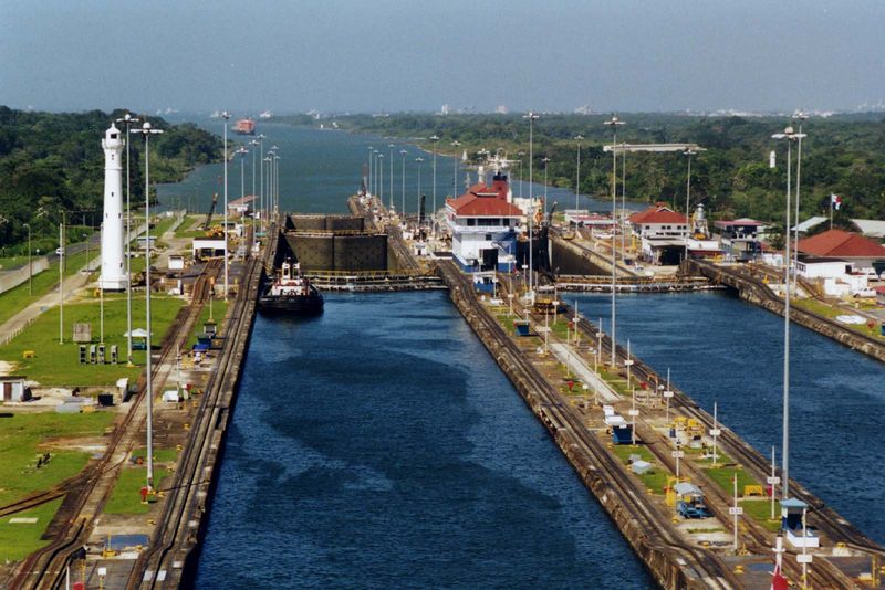 Soubor:Panama Canal Gatun Locks.jpg