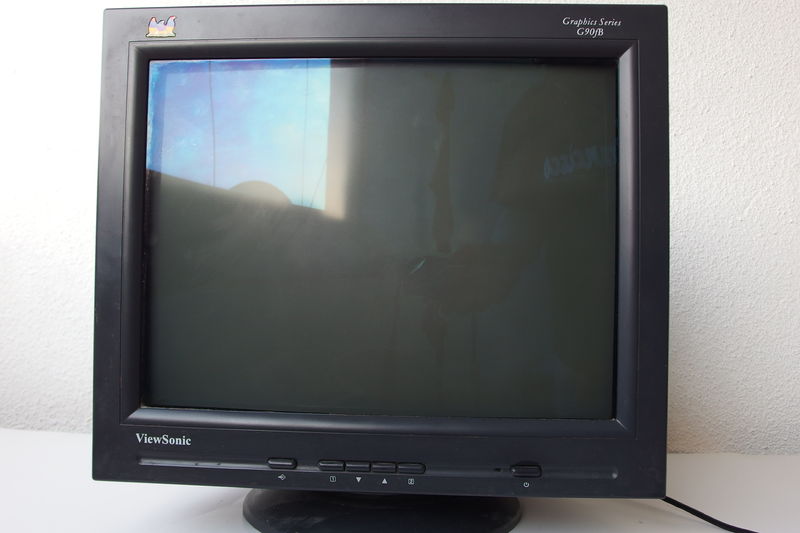 Soubor:ViewSonic G90 fB CRT-1-2024.JPG