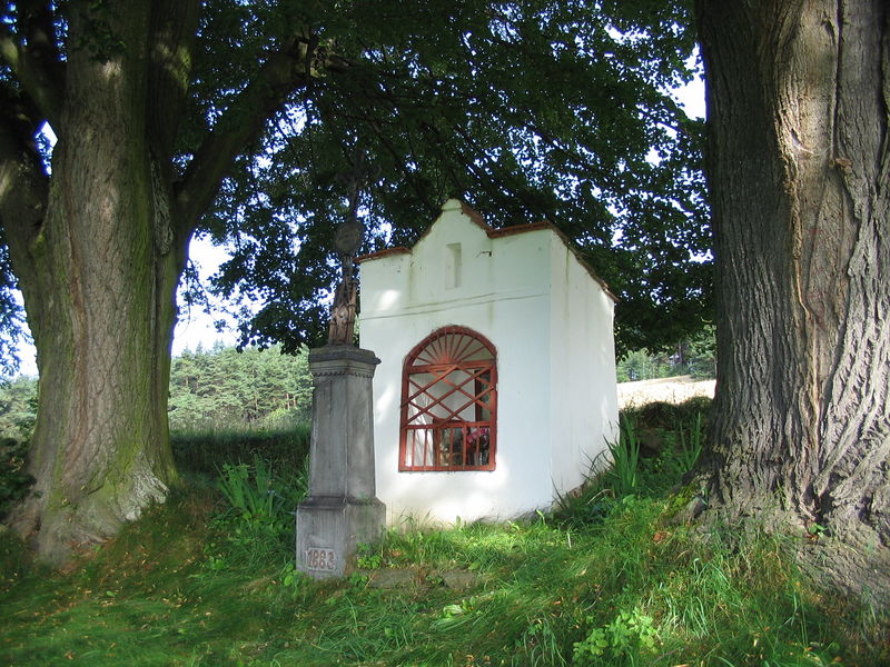 Soubor:Kaple nad Škůdrou.jpg