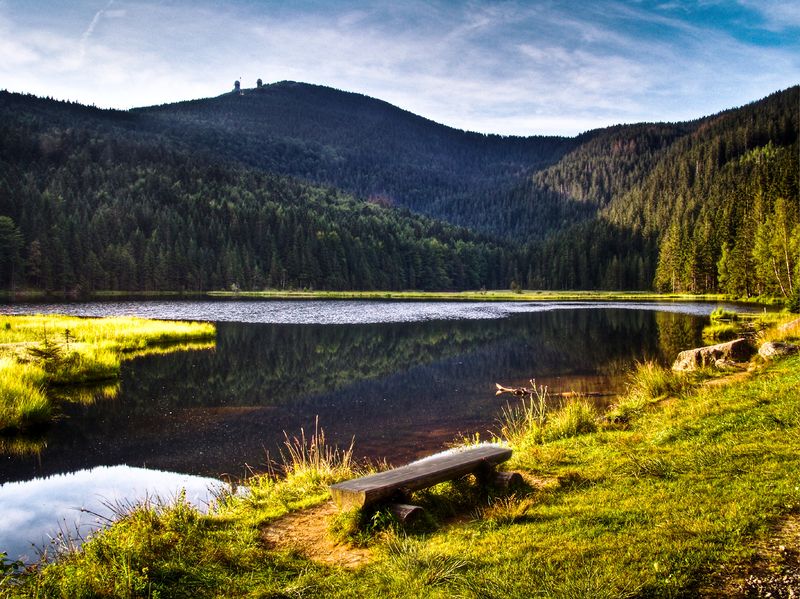 Soubor:Großer Arber und Arbersee.jpg