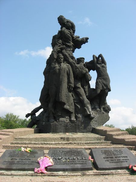 Soubor:Kyiv - Babyn Yar Memorial memo.jpg